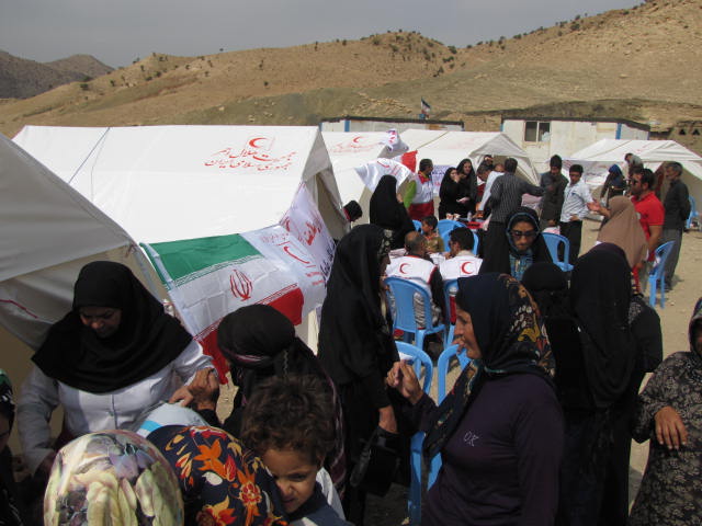 اعزام کاروان سلامت هلال احمر ایلام به روستاي محروم استان/ توزیع بیش از 80 بسته بهداشتی، درمانی، معیشتی و فرهنگی میان روستاییان